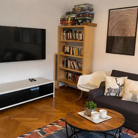 Urbanes Design-apartment Fuer Grosse Gruppen Mit 2 Balkonen *