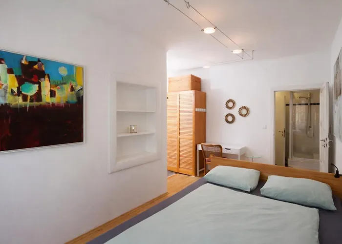 Urbanes Design-apartment Fuer Grosse Gruppen Mit 2 Balkonen Graz