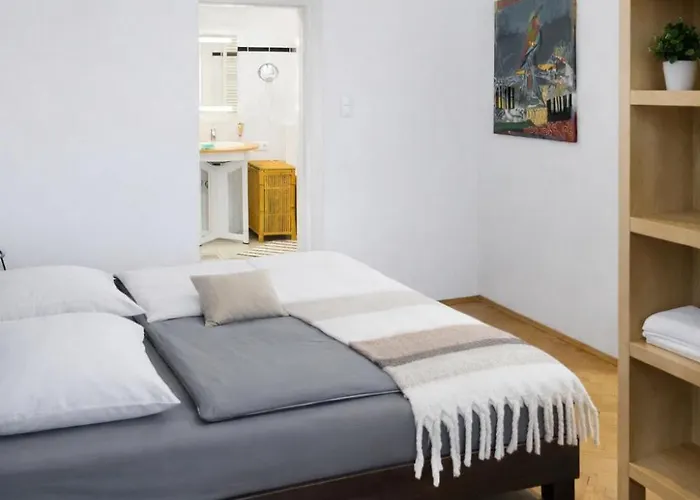 Apartment Urbanes Design-apartment Fuer Grosse Gruppen Mit 2 Balkonen *