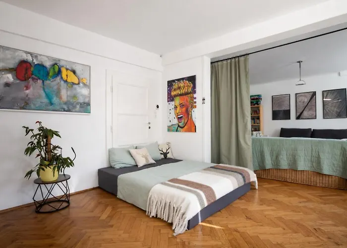 Urbanes Design-apartment Fuer Grosse Gruppen Mit 2 Balkonen Graz