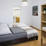 Apartment Urbanes Design-apartment Für Große Gruppen Mit 2 Balkonen *