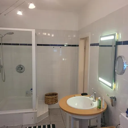 Urban Flat L Self Checkin