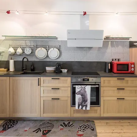 Urbanes Design-apartment Fuer Grosse Gruppen Mit 2 Balkonen Appartamento *