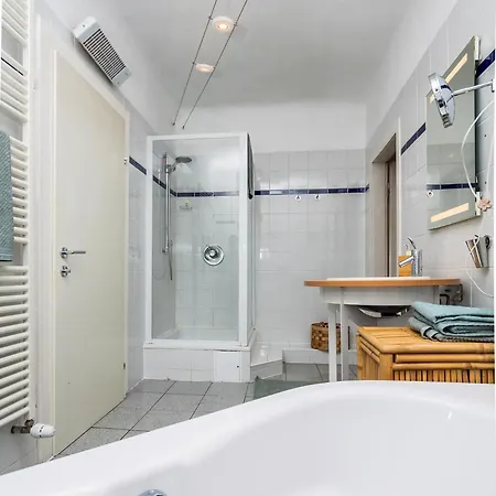 Elegant & Spacious Apartment In Graziself Check-In غراتس