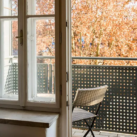 Apartament Grosses Urbanes Design-apartment Mit 2 Balkonen *