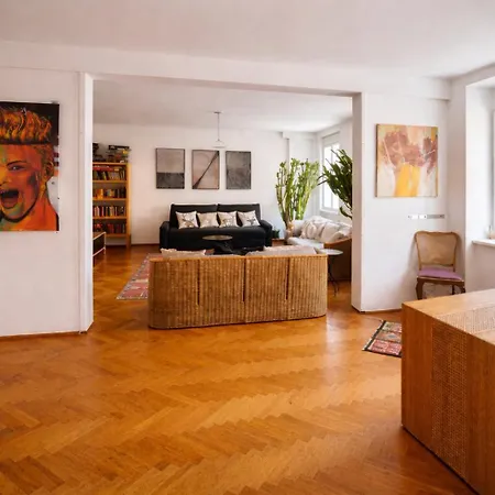 公寓 Urbanes Design-apartment Fuer Grosse Gruppen Mit 2 Balkonen 格拉茨