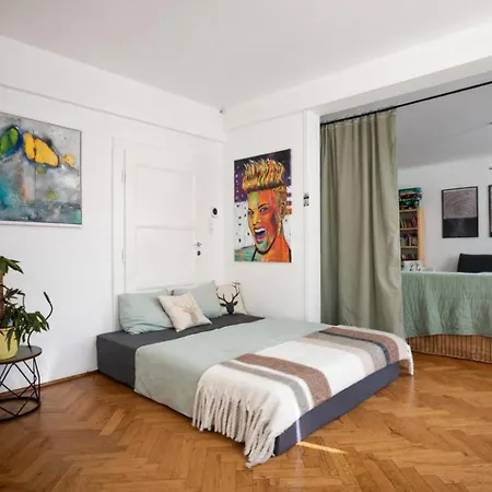 Urbanes Design-apartment Fuer Grosse Gruppen Mit 2 Balkonen 格拉茨