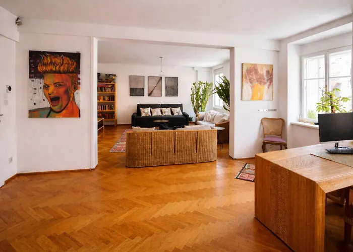 Appartamento Urbanes Design-apartment Fuer Grosse Gruppen Mit 2 Balkonen Graz