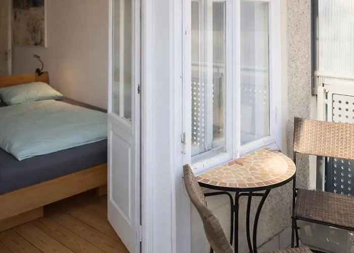 Urbanes Design-Apartment für große Gruppen mit 2 Balkonen * Graz